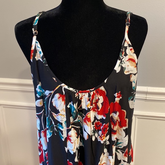 NWOT💕 Beautiful Flowing Maxi w/Pockets - Picture 2 of 8